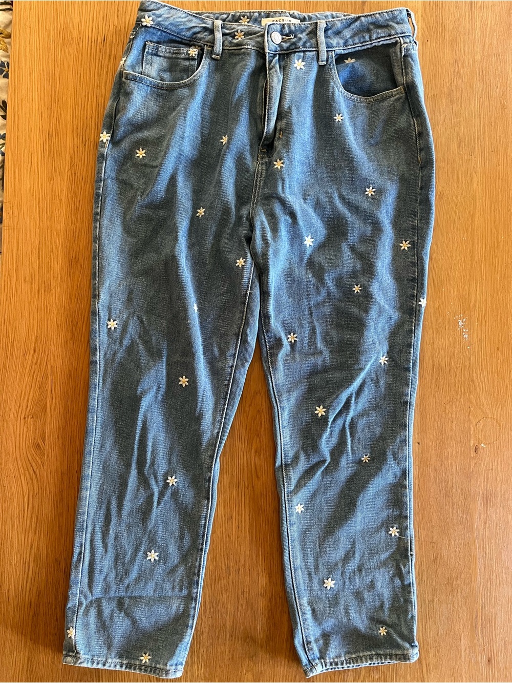 PacSun Daisy Embroidered Jeans Women’s Size 30 Light Wash Mom Jean Y2K Floral 🌼